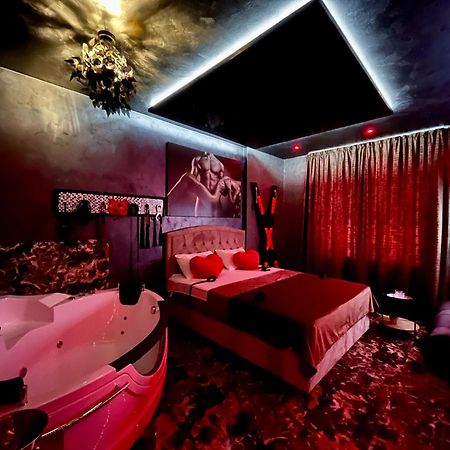 Love Room Bukarest Kültér fotó