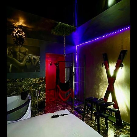 Love Room Bukarest Kültér fotó
